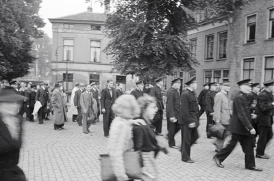 853238 Afbeelding van de optocht van medewerkers van het Staatsbedrijf der Posterijen, Telegrafie en Telefonie (PTT), ...